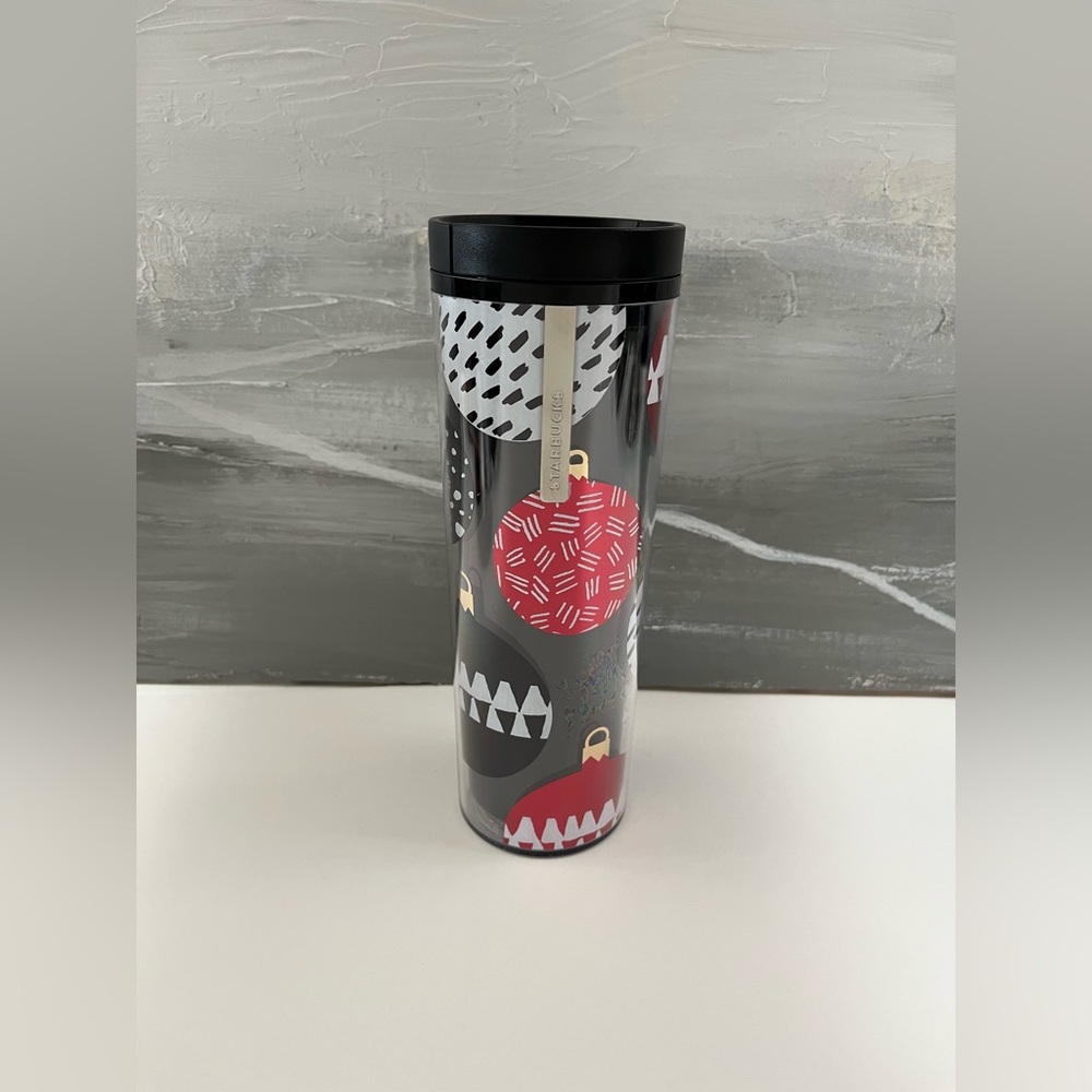 STARBUCKS Christmas Theme Ornament Balls 16 oz Coffee Mug NWT